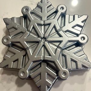 Nordic Ware Snowflake Pan